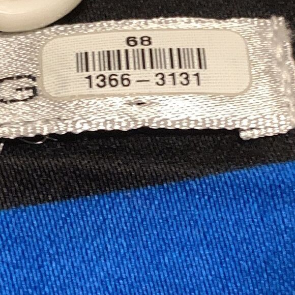 Peter Nygard multi color jacket with three large black buttons closure - Picture 10 of 10